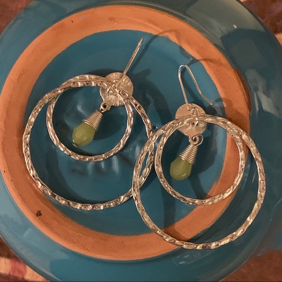 Hammered silver, double hoop dangle earrings - Picture 4 of 7